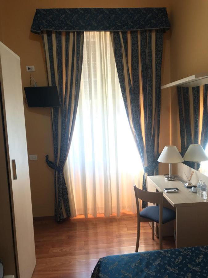 21 Aprile Accommodation Rome Luaran gambar